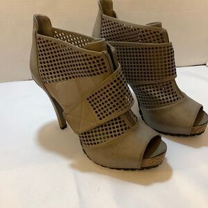 Simply Vera by Vera Wang Size 10 platform Heels